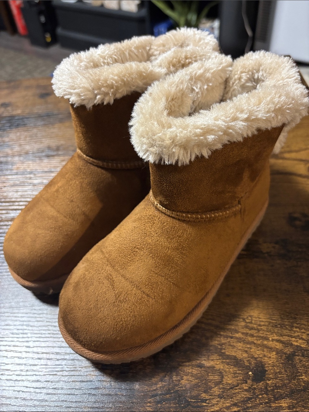 Hot Cakes Kids classic winter boat. Cozy Faux-Suede Winter Boots in Chestnut
